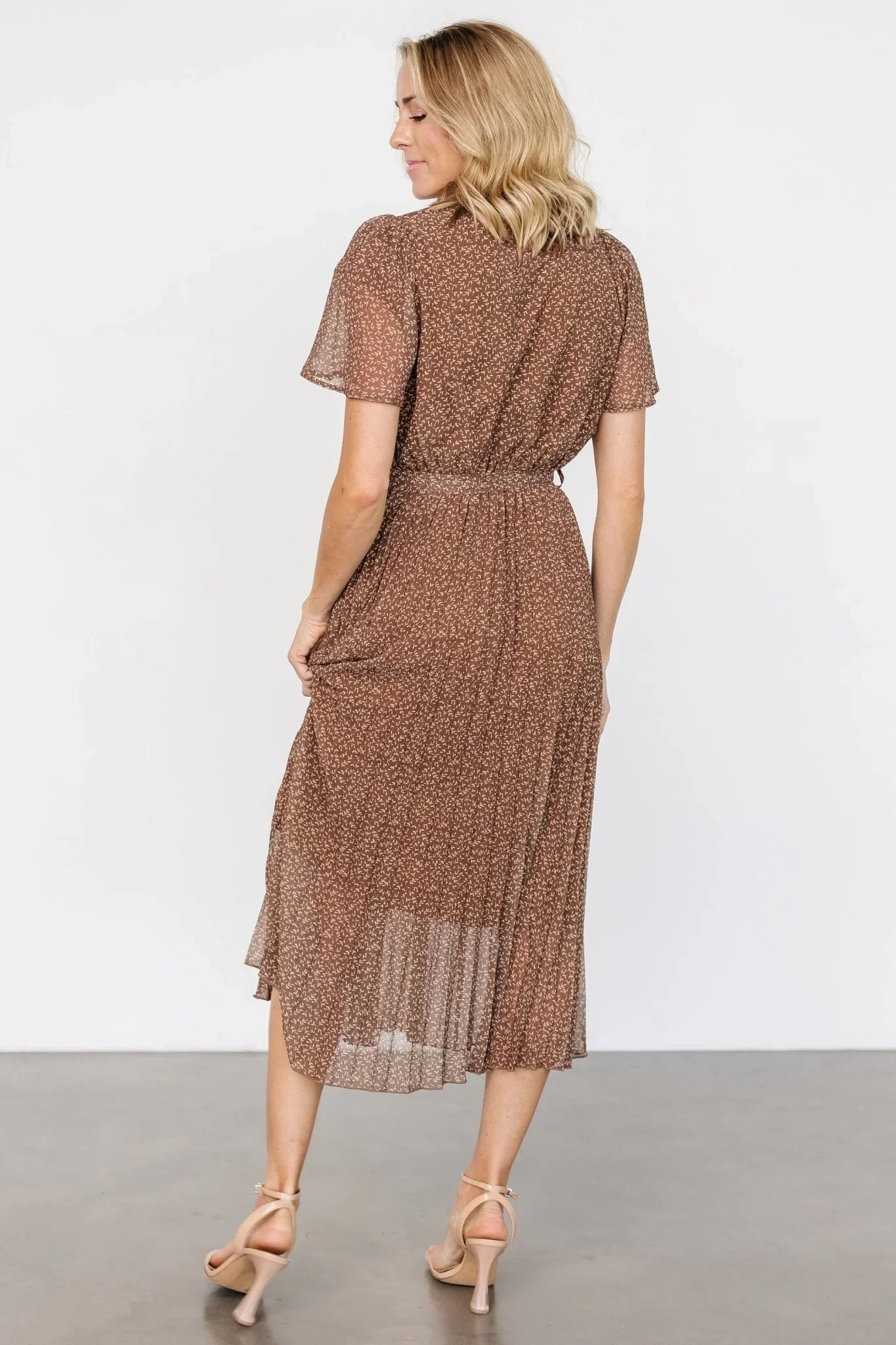 Prim Pleated Dress | Dusty Brown Print